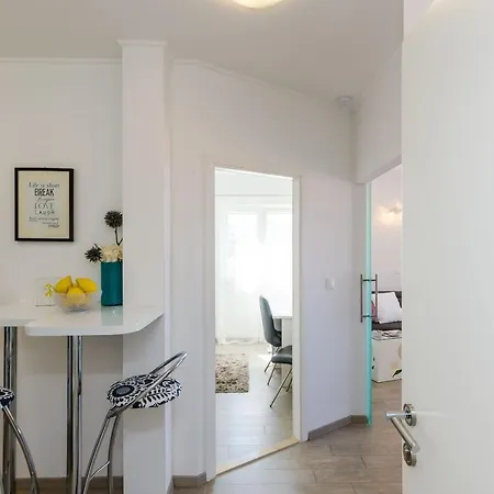 Adriatic Sunny 公寓 米利尼