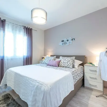 Adriatic Sunny 公寓 米利尼