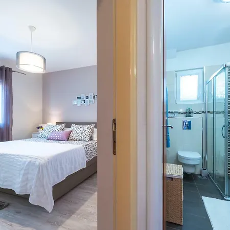 Adriatic Sunny 公寓 *